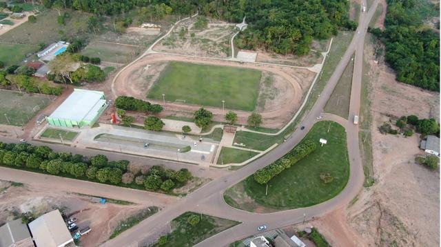 Vista aérea do parque e da mata preservada